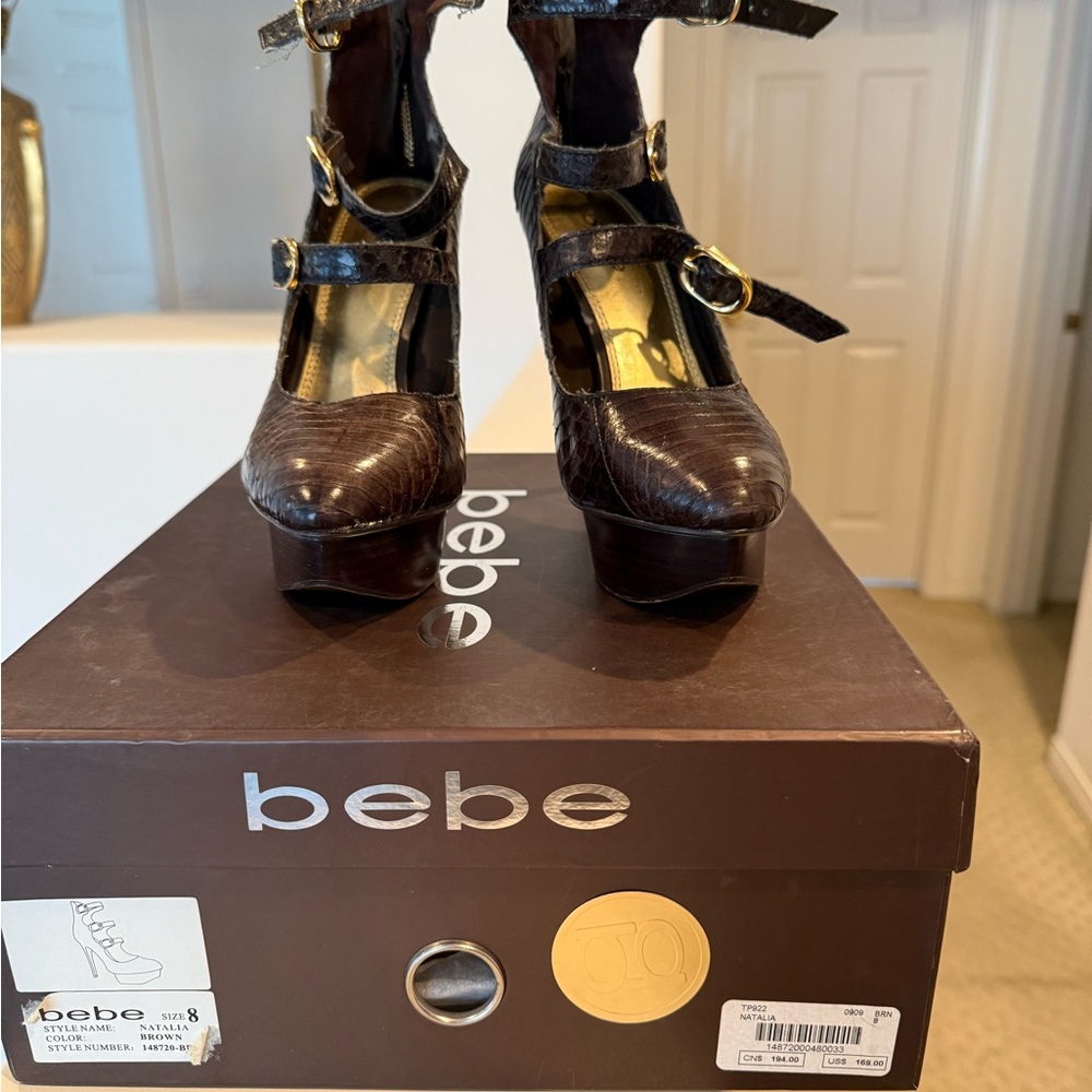 Bebe Elegant Brown platform Heels with Gold Accent. Size 8. Heels 5 inch